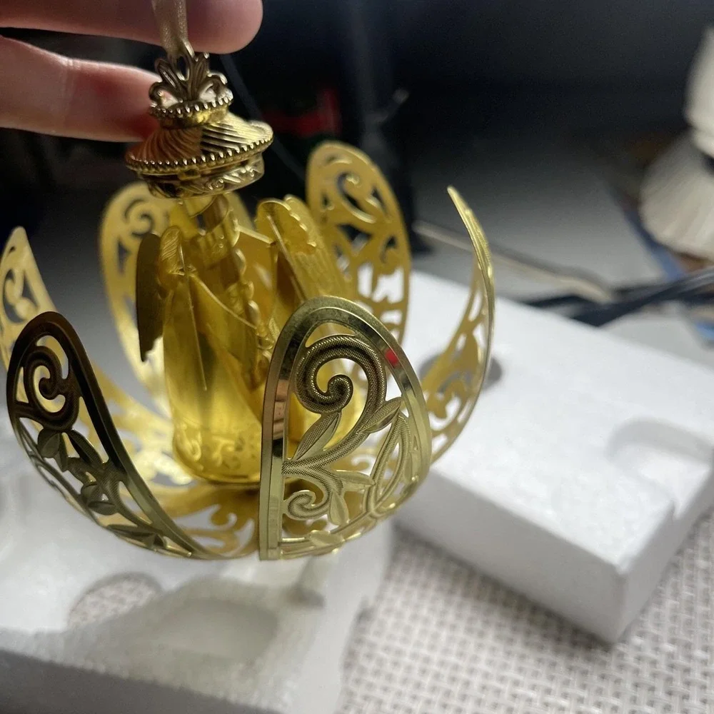 Hallmark damaged box